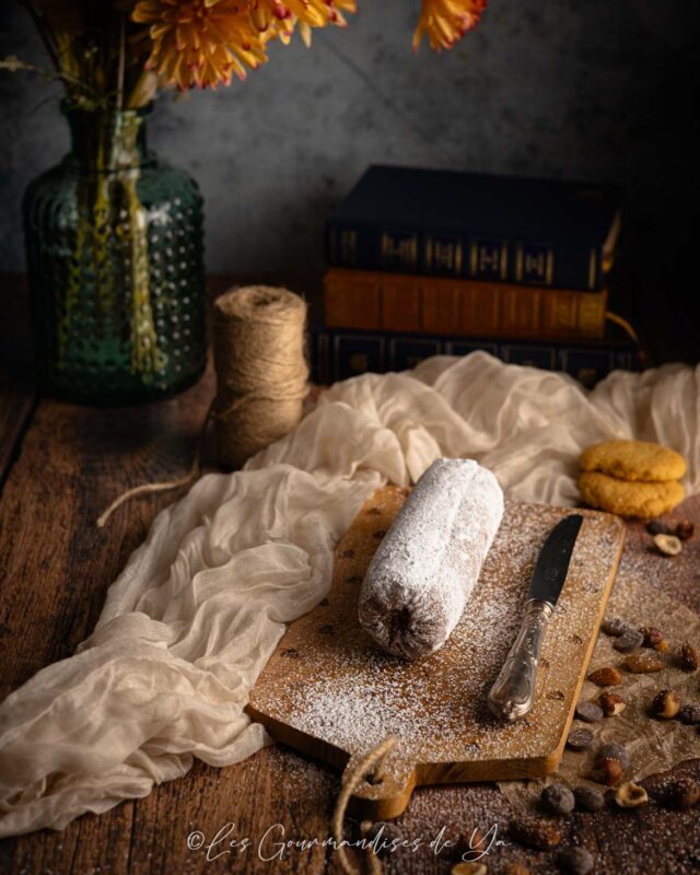 Découvrez le chococisson : un saucisson 100% chocolat avec du praliné, des fruits secs et biscuits ultra croustillant et facile à réaliser !