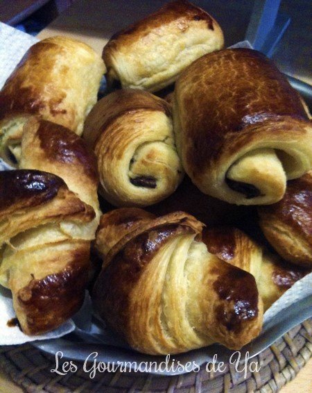Viennoiseries - croissants et pains au chocolat LGY 03