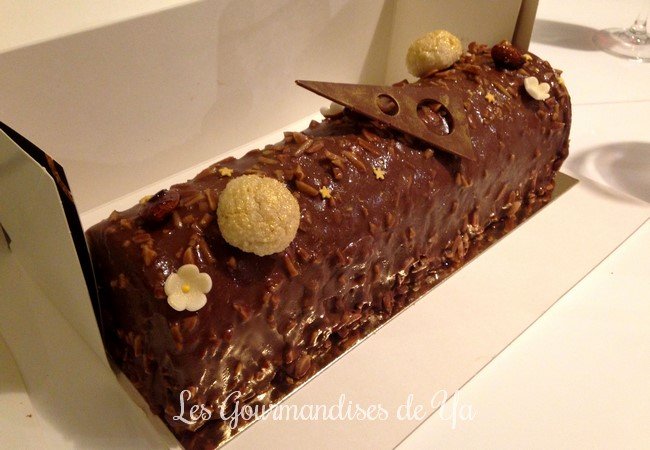 Bûche praliné, vanille et chocolat LGY 03