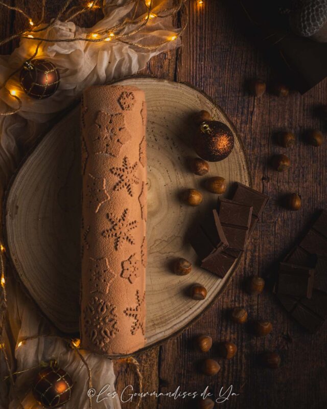 Bûche Merveille chocolat, noisette et meringue de Yann COUVREUR