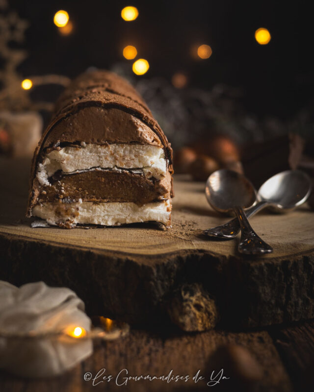 Bûche Merveille chocolat, noisette et meringue de Yann COUVREUR