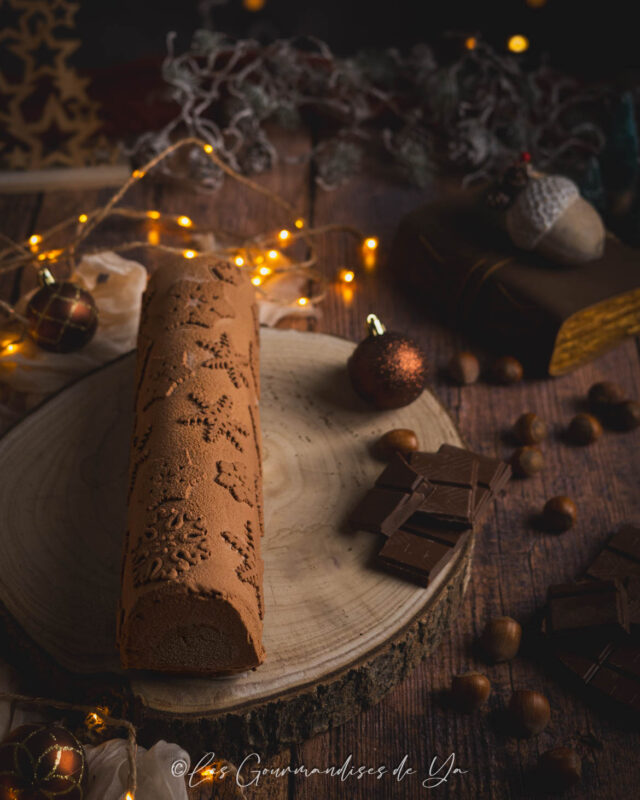 Bûche Merveille chocolat, noisette et meringue de Yann COUVREUR